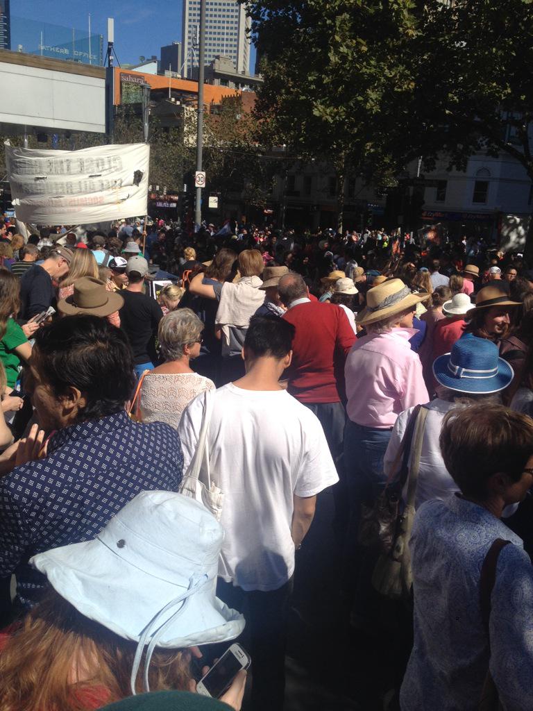 lucebot's tweet image. Rally in #melbourne #justice4refugees