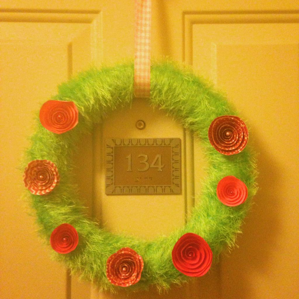 Lainey2008's tweet photo. @MichaelsStores mom made a pretty Easter wreath!! http://t.co/07XH93thIX