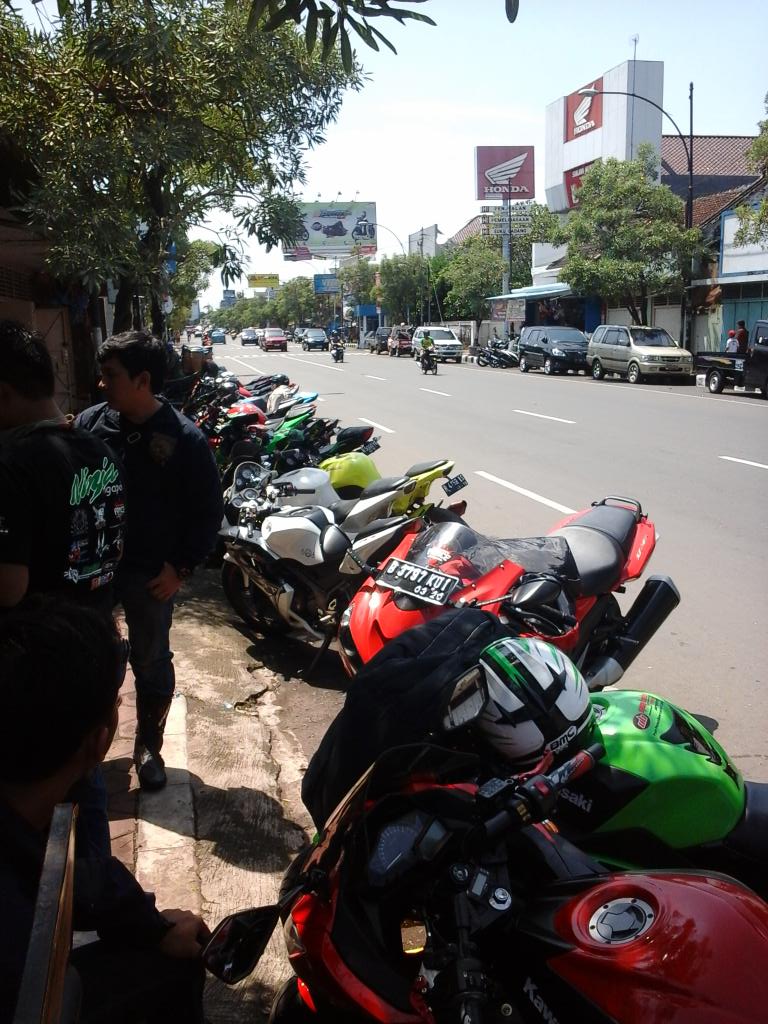 Ayo yang belum merapat. Segera sudah ditunggu