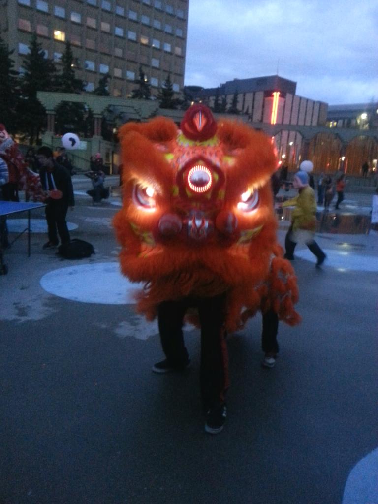 KiraArtist's tweet photo. Chinese Dragons #EarthHour #EarthHour2015 #EarthHourCanada #earthhourcalgary #YourPower http://t.co/jTXtRR42PL