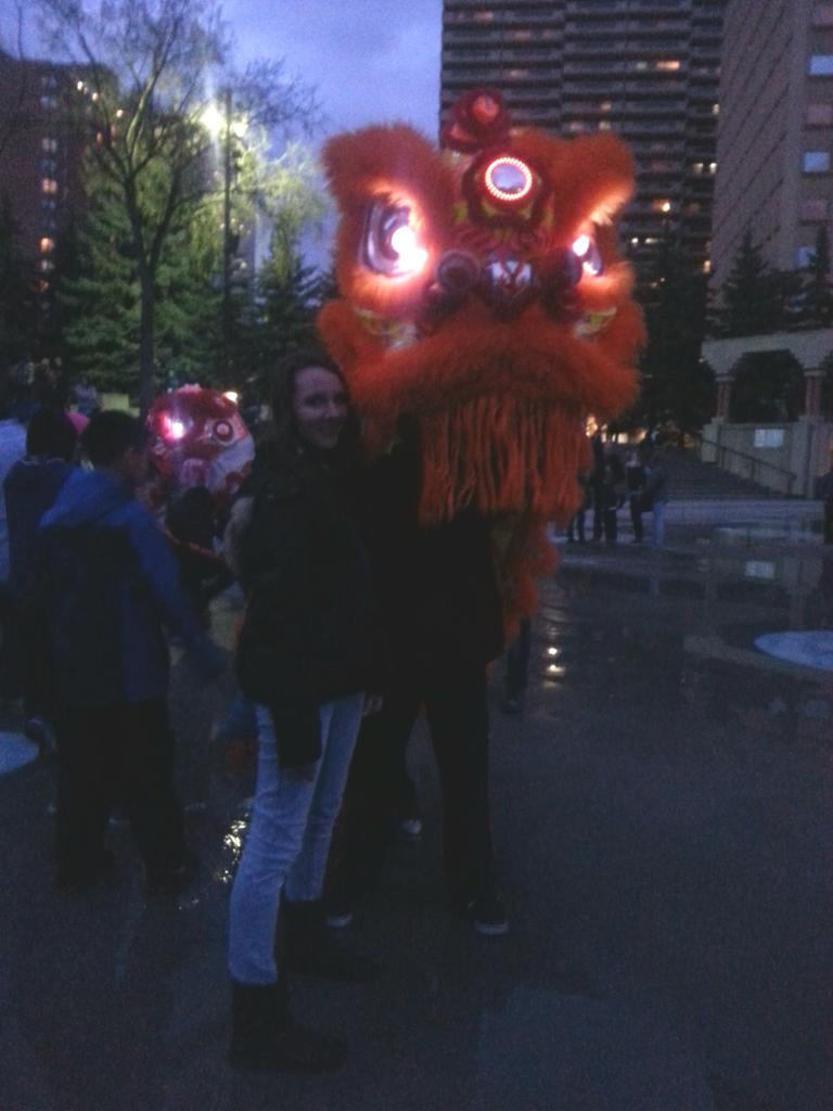 KiraArtist's tweet photo. Chinese Dragons #EarthHour #EarthHour2015 #EarthHourCanada #earthhourcalgary #YourPower http://t.co/jTXtRR42PL