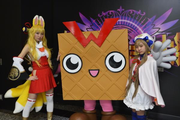 バンダイ キャンディ 公式 Pa Twitter いよいよスタート 神羅万象チョコ大祭 入口では ついに3次元化したウエハーマンとイヅナ ヒカリがお出迎えしてくれる カモ タイミングによります ニコ生にも登場しますよ Http T Co Uqpzhdsnex Shinra Http T Co