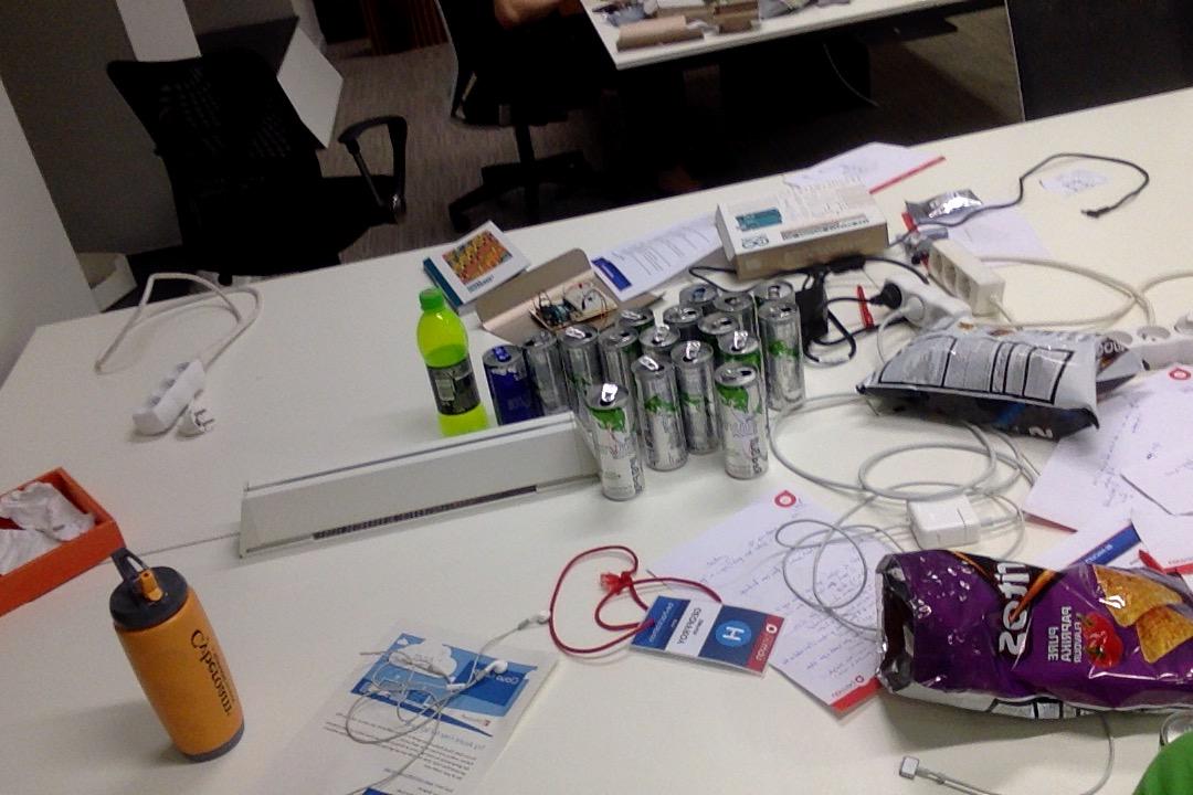 TeamH_BeHack's tweet photo. After a 40 minute long shower and shaving alone in the basement of an underground parking, back to work #behackathon http://t.co/oPghBcdXMz