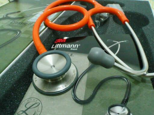 sahabatmedika's tweet photo. Littmann classic_orange (garansi resmi 2 tahun). Hubungi CP kami untuk pemesanan :) http://t.co/B7Cec2xiAN