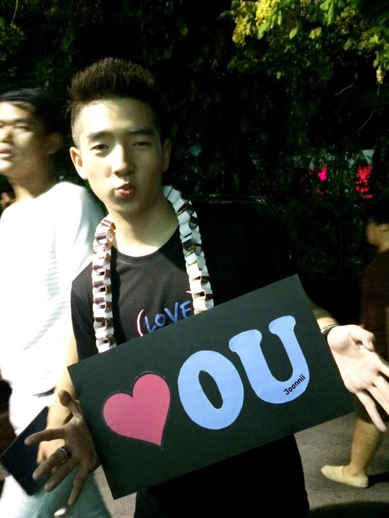 JoonniiSnapshot's tweet photo. @ou_thatchawut จะรอดูนะLovesick the series freshy camp #ทีมอู๋ THATCHAWUTTEAM #LovesickReality #lovesicktheseriesss2 http://t.co/vGwlv5MLsp