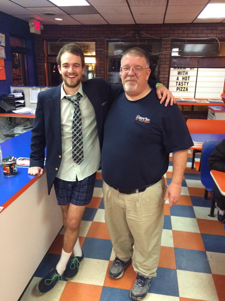 innstyle11's tweet photo. @Casey20Tull @john_a_york my night is always better when the Evans Scholars stop by. #ESRespect #lovetheseguys http://t.co/2blffFQs88