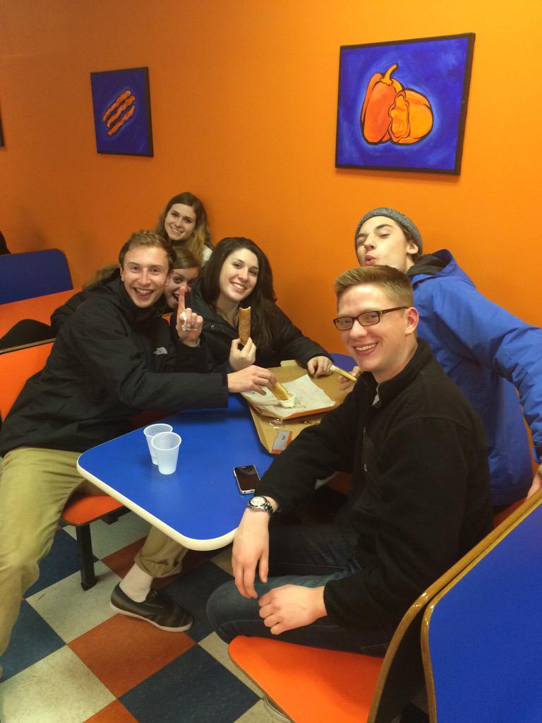 innstyle11's tweet photo. @Casey20Tull @john_a_york my night is always better when the Evans Scholars stop by. #ESRespect #lovetheseguys http://t.co/2blffFQs88