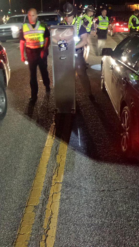 OkCountySheriff's tweet photo. Shot out to @OHPtraffic for being out here with us tonight. #OkZeroDUI http://t.co/hxoczdtJbg
