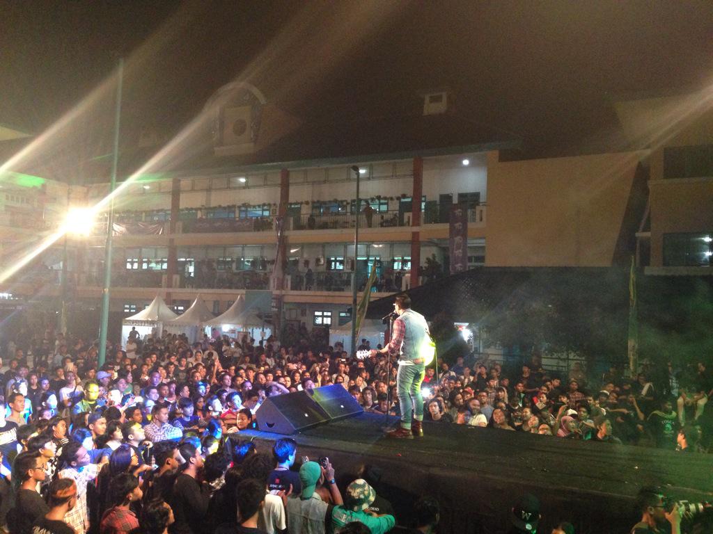 Terimakasih <a href="/Naifband/">NAIF</a>! Semua nyanyi, semua senang, terimakasih banyak!! Keren banget NAIF semalam!💛