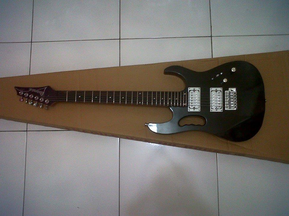 Aditya_surya27's tweet photo. Bang kira" Gitar Ibanez Tromolow Down kalo di jual laku berapa ya bang gon?? @LCvirgoun http://t.co/PQ283ar6KO