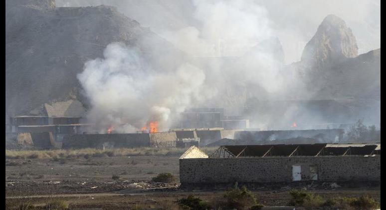 AJEnglish's tweet photo. Fresh Saudi-led strikes in Yemen as Houthi rebels reportedly advance towards Saudi border http://t.co/Cn5wNZvFCc http://t.co/pDtHjVqLrE