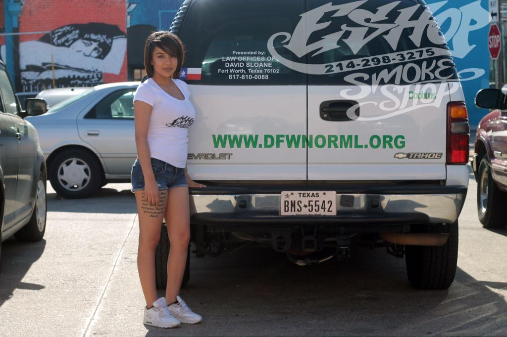 eshopsmokeshop's tweet photo. Our first meet up with @DFWNorml and we got to take pictures with the DFWNORML whip 😱😁😎 http://t.co/WfkmGkb2xW