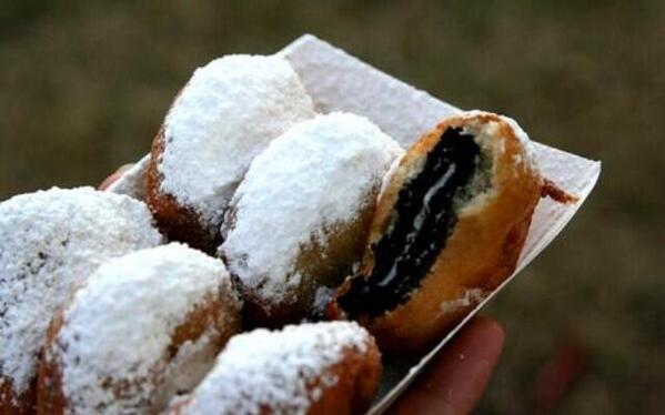 DanielBanatero's tweet photo. Deep Fried Oreos HBD BenjaminAlves http://t.co/ih9oZpA5Bd