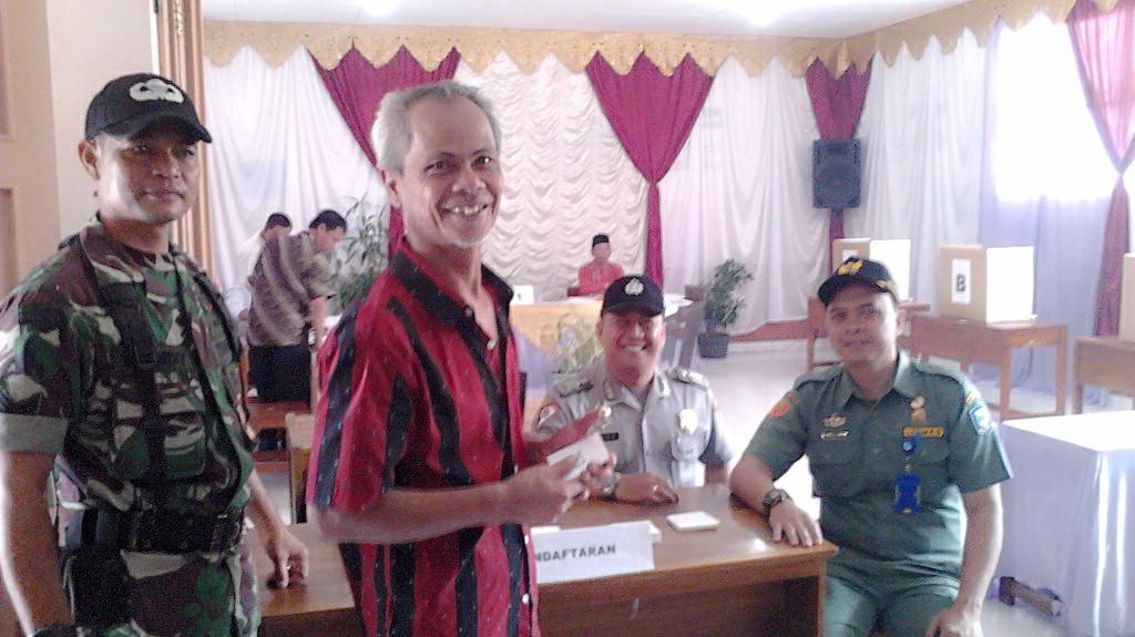 hasanwangsa1's tweet photo. 29 maret 2015, Pemilihan Ketua RW 11 di @kel_jamika @KecBojongloakal @PemumBdg @yossiirianto @OdedMD @ridwankamil http://t.co/AovcJuAjhy