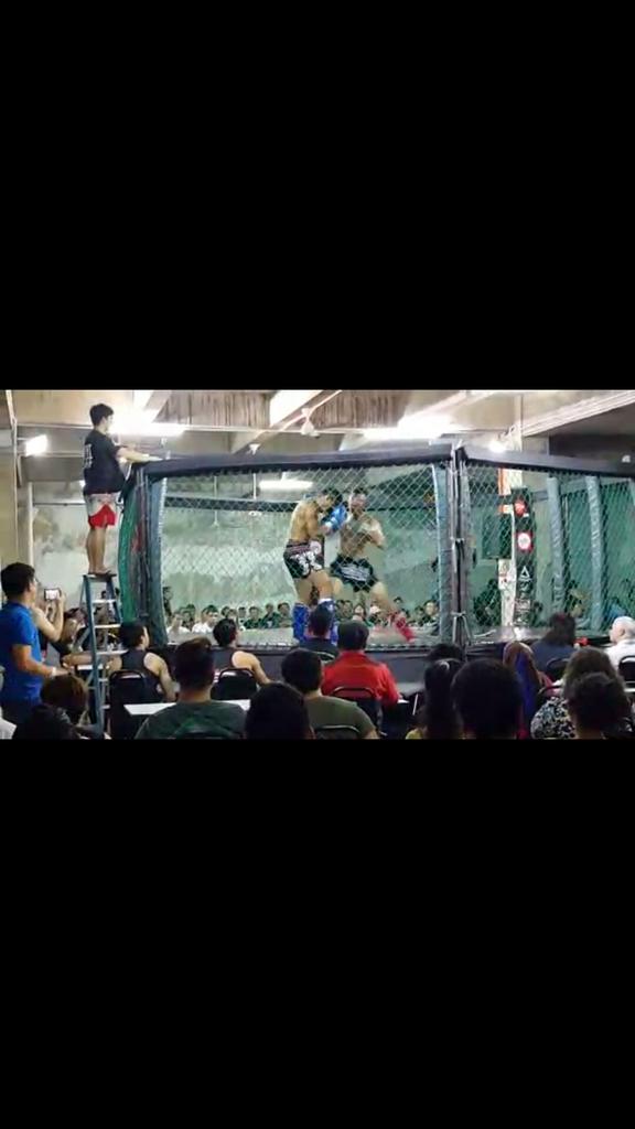 jesstxq's tweet photo. 30秒KO对手之老哥好帅! #ultimatebeatdown #kickboxing #satnight http://t.co/svOokeHbb7
