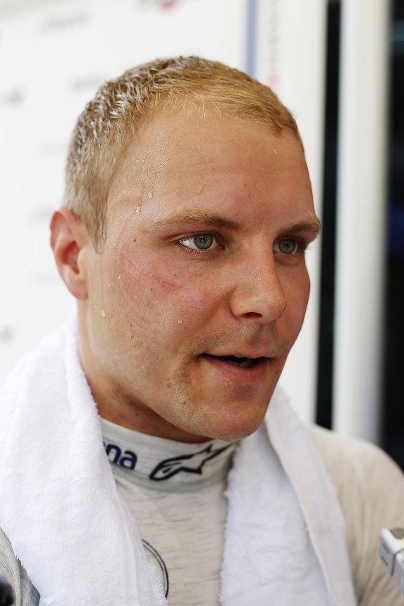 WilliamsF1's tweet photo. Today the team is especially happy with one partner we added over the winter! #Rexona #WeAreSweating #MalaysiaGP http://t.co/ztHqi2dT1Z