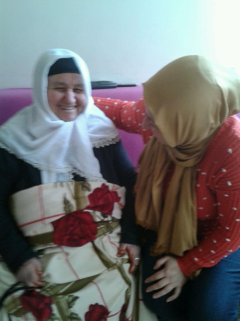 AKKadinSisli's tweet photo. Ablamiz bizi gorunce cok mutlu oldu sifalar diliyoruz  (eskisehir mah) http://t.co/wMaq2ozGJe