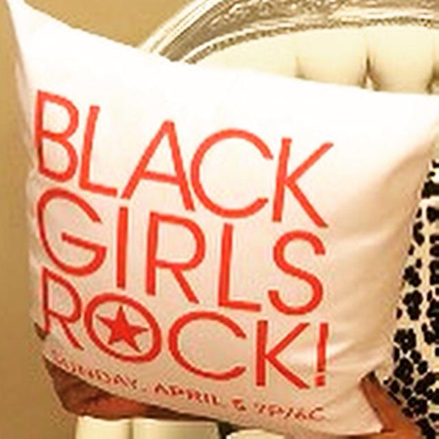smcameron's tweet photo. Certainly do!
#BlackGirlsRock
#OHSCommunity
#onHerShoulders http://t.co/w2fqKJ741u