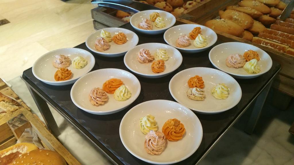 hanu73s's tweet photo. #gourmet # butter# in house # KempinskiAmbDel http://t.co/Na5W8D8C4y