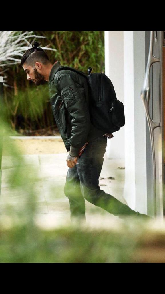 1D_perth's tweet photo. Zayn leaving his house a few days ago http://t.co/HoYsrHLvo2