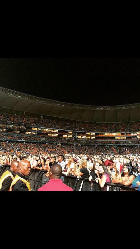 1D_perth's tweet photo. The feeling you get waiting for your heroes to hit the stage is amazing! http://t.co/2EpeEw3FIW