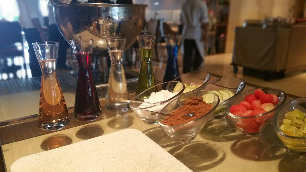 hanu73s's tweet photo. The bar is about to open # KempinskiAmbDel http://t.co/YH1xR8q3mF