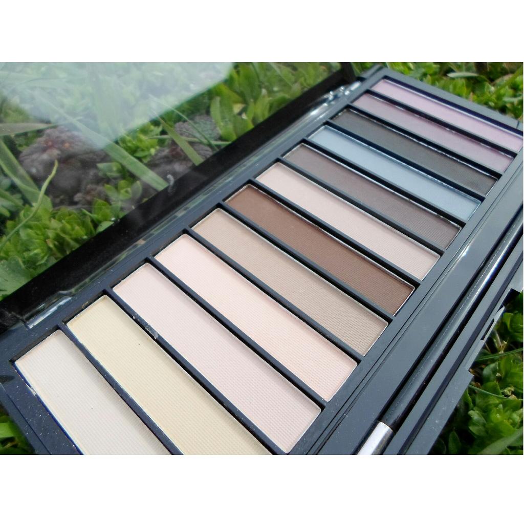 CatEyesRedLips's tweet photo. Beautiful mattes 😍 #makeuprevolution #bbloggers this is the @MakeupRVLTN Essential Mattes eyeshadow palette ❤ #makeup http://t.co/WfYa800Fqd