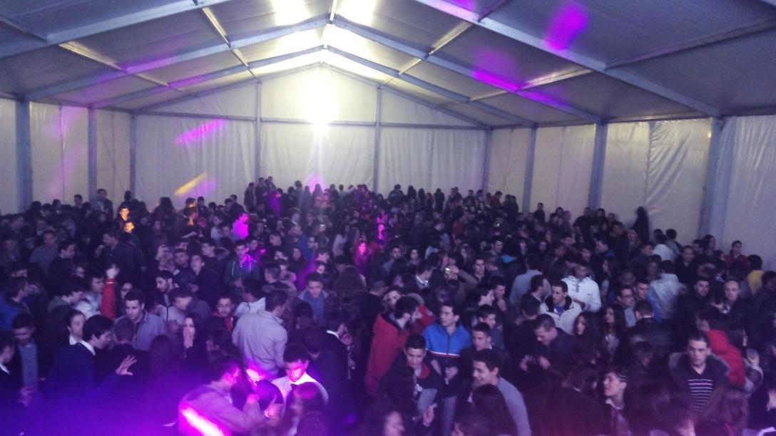 puzzledisco's tweet photo. Asi de bien se lo montaron los @Quintos_97 Un placer compartir la noche con vosotros. Grandes!!! http://t.co/eGn8Q6347m
