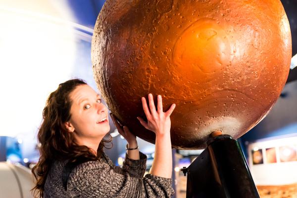 nimicpat's tweet photo. Le secret c'est le levier #poseMW #@palaisdecouvert @MuseumWeek et une fille de l'atlas http://t.co/vUymRJJp7X
