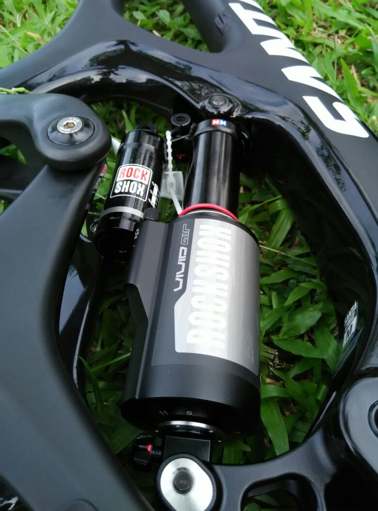 BagusBike's tweet photo. Ready Stock 
Santacruz V10 http://t.co/DWWbNDvruo