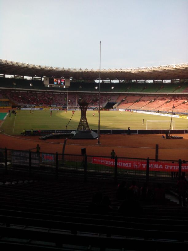 GBK Sore Ini.. <a href="/Riskaana/">Riska Anastasia</a> <a href="/Hizkia/">HizkiaSeonNewFly</a> Allen Gibson.. #U-23 INDONESIA