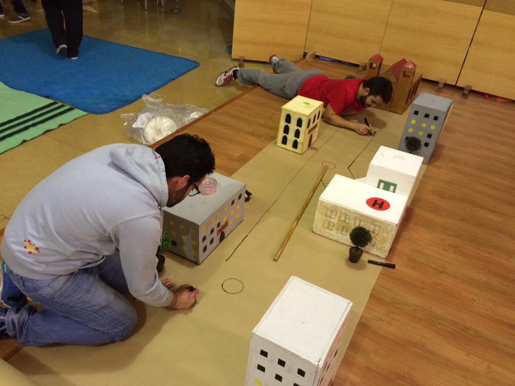 Hoy en #GA4, construimos el barrio del #BuenaJente. #GVX #PascuasGVX