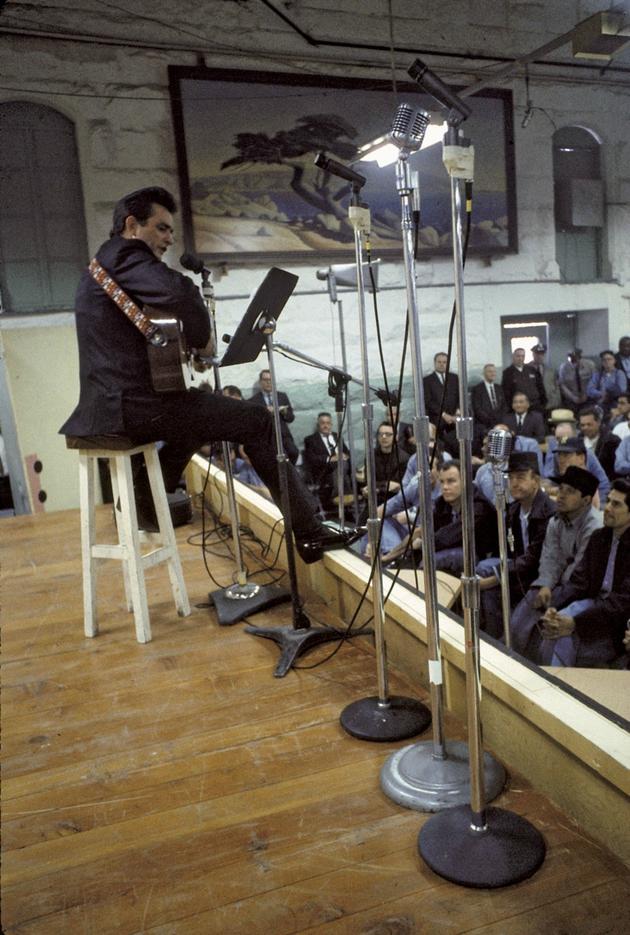 MistyFalls2's tweet photo. Johnny Cash performing for prisoners at Folsom Prison. January 13, 1968. http://t.co/mq3OncuRCn