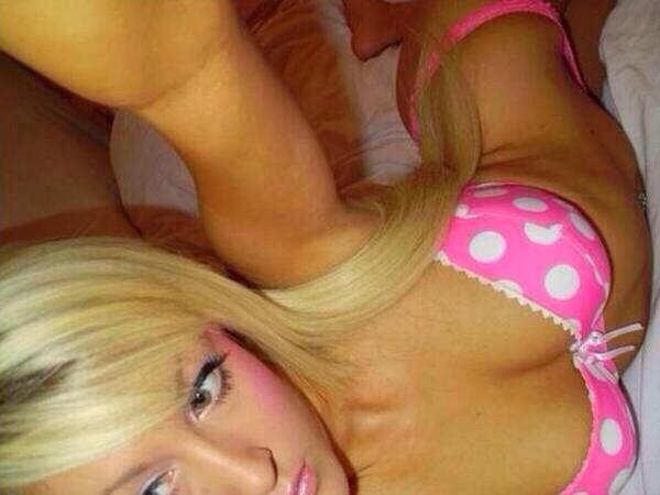 SelfiesDaily's tweet photo. Blonde babe #selfie #selfiesunday #blonde #babe http://t.co/UaEzgxwTU4