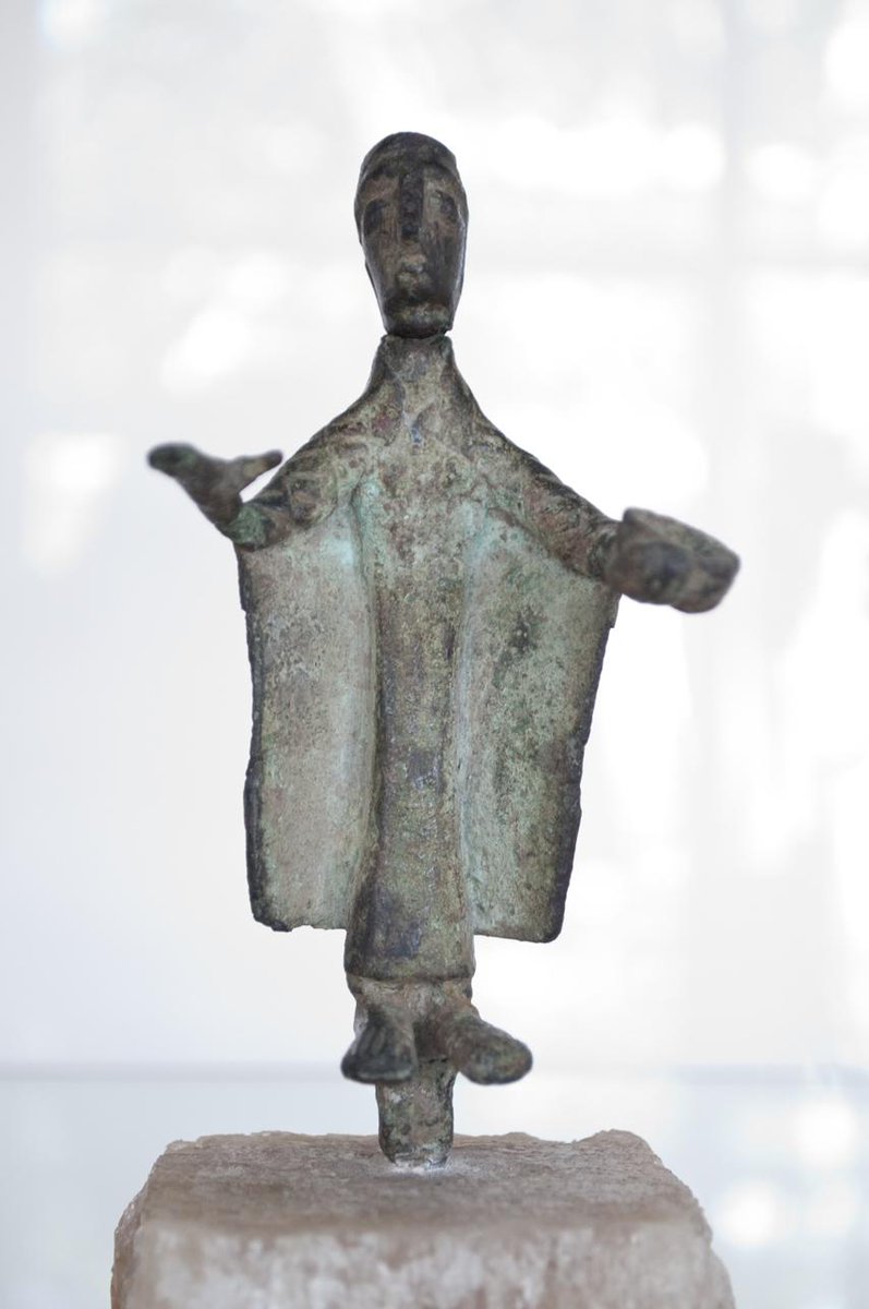 MuseoSannaSS's tweet photo. #poseMW da offerente, la sala nuragica prende vita #MuseumWeek @MuseoArcheoCa @MuseoArcheoPT @MuseodelCarbone http://t.co/az7JiP0Qde