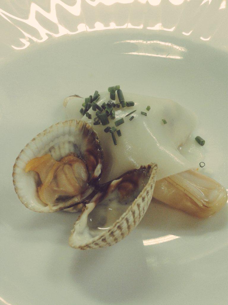 arnaugolafre's tweet photo. #cocinadeproducto.Probando nuevas creaciones con #elmarcomoprotagonista http://t.co/snFL6LiVrZ
