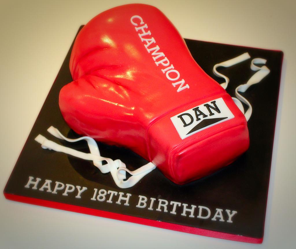 rachrad07's tweet photo. 👊Boxing glove cake👊 #boxing #boxingglove #boxingcake http://t.co/SXay4I0hed