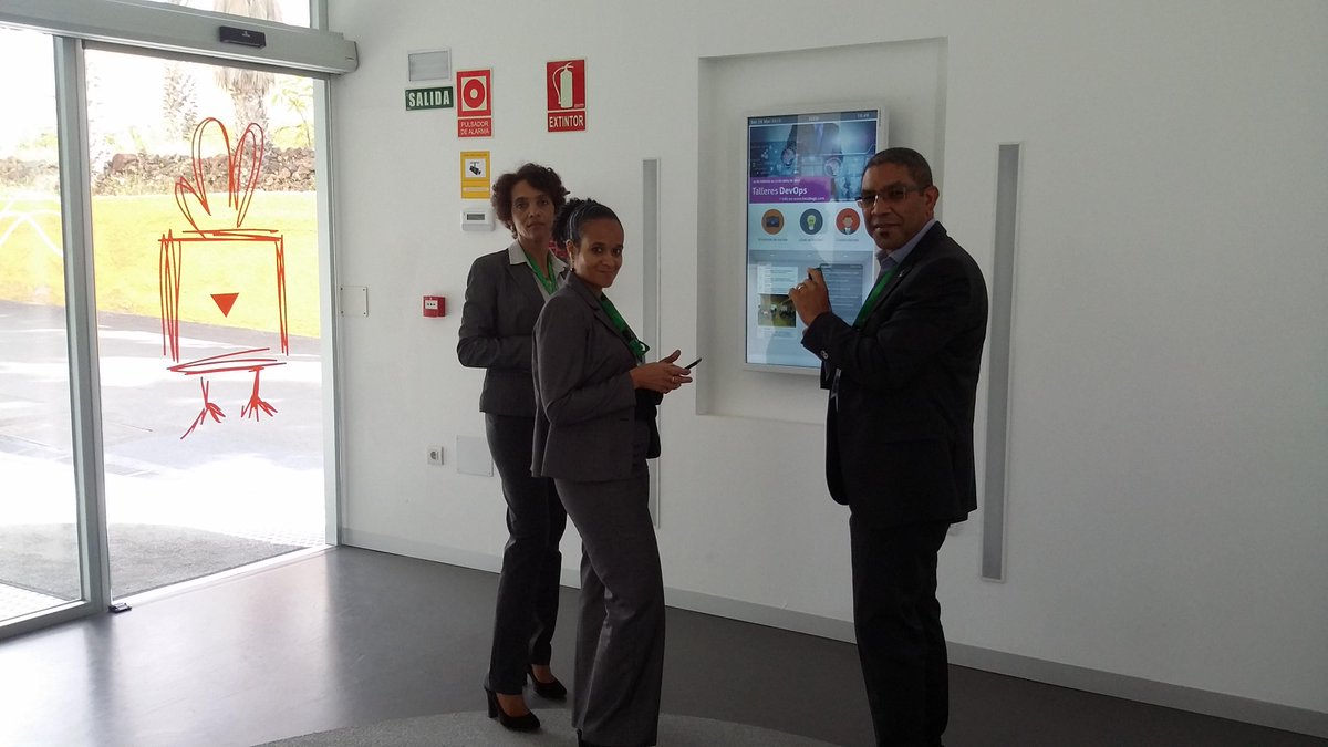 belenmelian's tweet photo. Miembros del @NOSicv en las instalaciones de @IncubeGC #tictourtemas @Knowtour http://t.co/98UiStWyLa