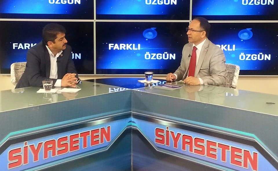 Bu akşam saat 21:00'de Pamukkale TV ve Art'de ortak yayınlanacak olan "Siyaseten" programının konuğu olacağım.