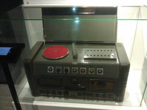 abaryshkin's tweet photo. Прадедушка iPod-а. @Polytechnicum #favMV #MuseumWeek http://t.co/R97Eq5ReTC