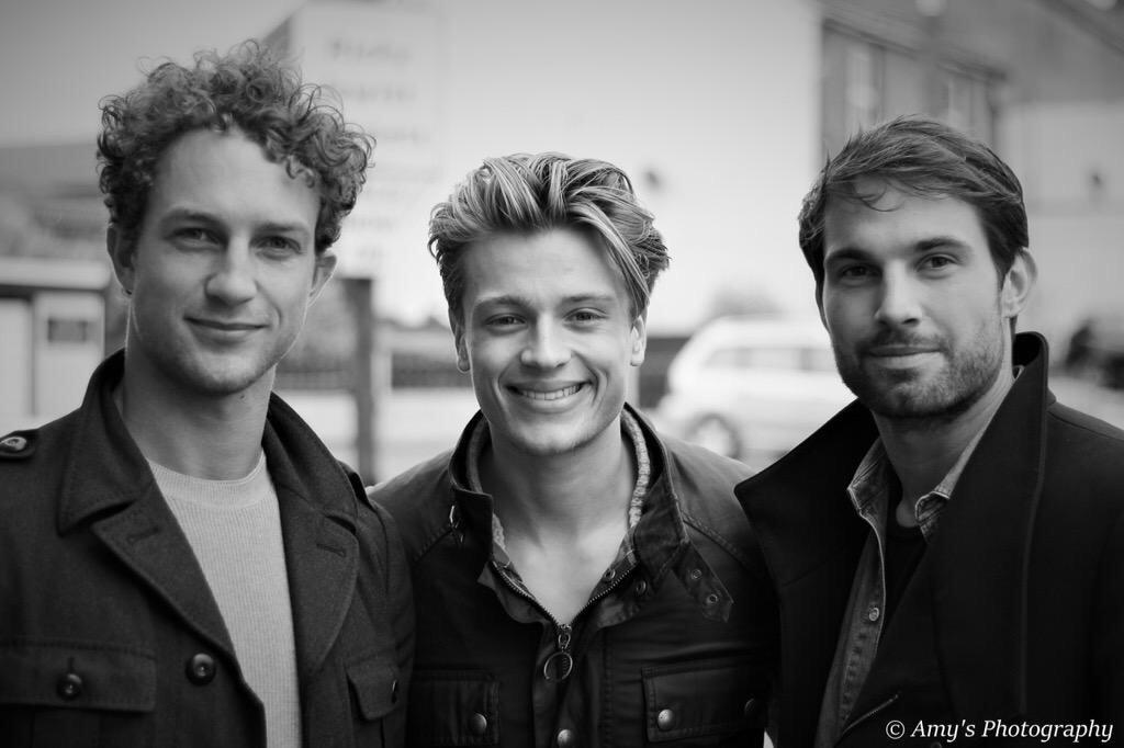 TakingNewYork_'s tweet photo. Love this picture of @bwadd_ @henryrogers931 @JamieLukeJewitt 😻❤️ taken by @Amy_Miller82 http://t.co/vs5eXpaf5w