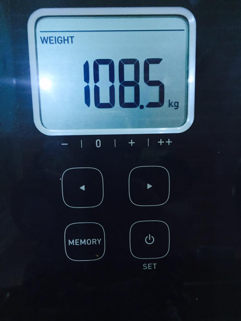 وزني مع الإجازه زاد كيلو ونص 😞بس ان شاءالله البدايه من اليوم  #ابطال_في_تحدي