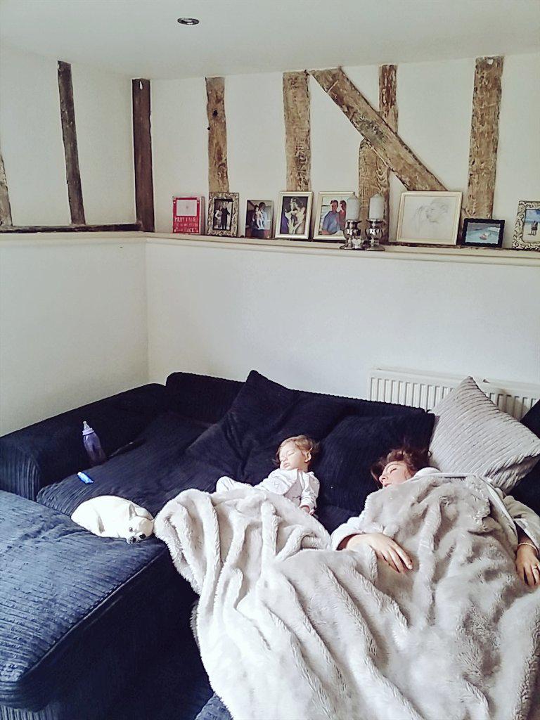 fareastbaker's tweet photo. What can I do now the girlies are asleep? Might get to watch @SkySportsNewsHQ  #zzz #tired #lazysunday #skysports http://t.co/sK0AFwfNaa