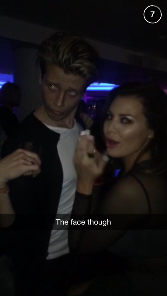 TakingNewYork_'s tweet photo. @henryrogers931 on @fernemccann snapchat story was so funny 😂 @MissJessWright_ http://t.co/YlwZyaWYnS