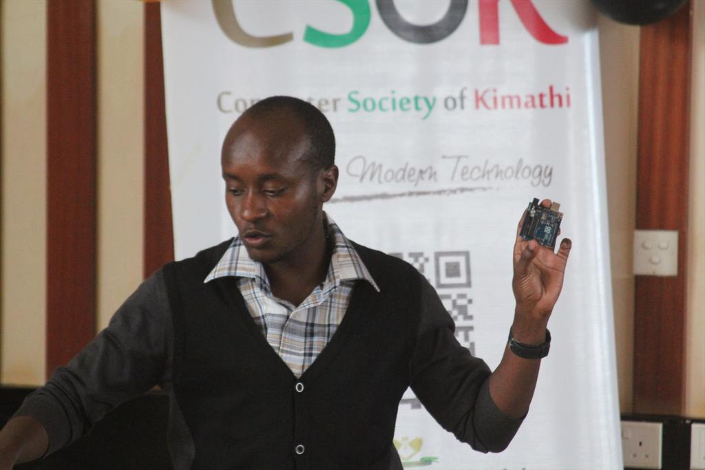 ChrisBarso's tweet image. Former GSA for DeKuT speaking on the Raspberry Pi at Arduino Day Kenya #ArduinoD15 #ArduinoDKE15