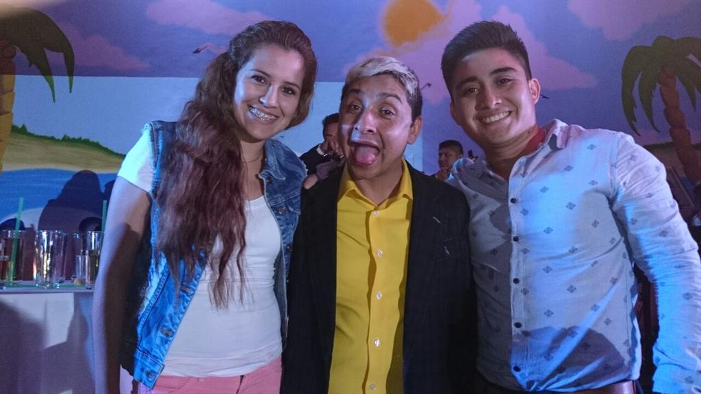 CarentOrtegon's tweet photo. Una exelente noche la de ayer, sin ninguna duda el GRANDE!! @JJCOMEDIANTE un super ser humano mi idolo totalmente.. http://t.co/TRtEZmPpcT