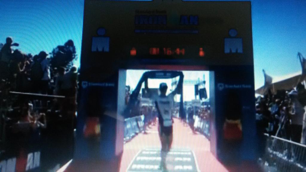 gerlod's tweet photo. Indrukwekkende @fvanlierde wint #IMAfricanChamps. Mooie dag met ook knappe @MartenVanRiel, 14e in topveld Auckland. http://t.co/FJ0qWQi0kC