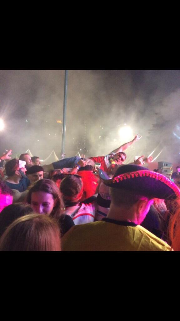 “<a href="/amyhuberman/">Amy Huberman</a>: You know when your husband is away in Hong Kong on a very important business trip... ”😂👏