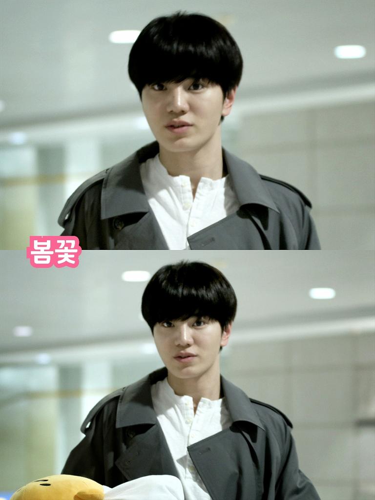 INFINITE7SOUL's tweet photo. [Fantaken] 150329 Incheon Airport - #인피니트 Sungjong by 봄꽃 http://t.co/uGZF6p3eMq