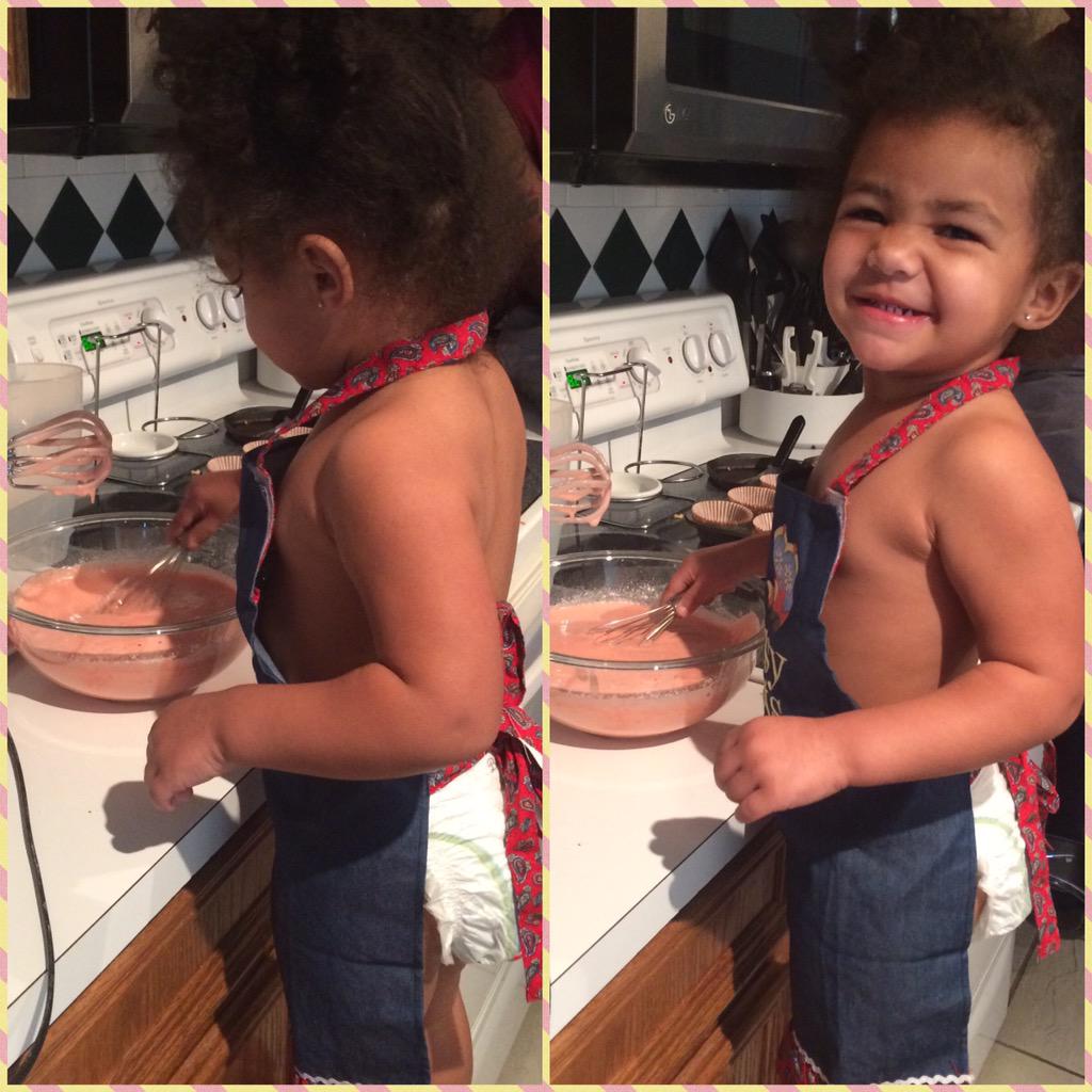AshleyLynn_9's tweet photo. Making cupcakes for breakfast!🎂💗 Happy birthday my lil diva monster.😘 #imtwo✌️ http://t.co/AfuTMV6l5E